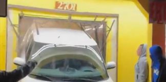 Usa, folla usa l’auto come ariete e saccheggia una panetteria – Video