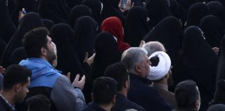 Gb, il caso dei discorsi antisemiti dei generali iraniani agli studenti
