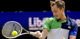 Australian Open, Medvedev in semifinale: Hurkacz battuto in 5 set