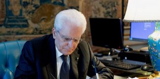Ddl concorrenza, Mattarella firma legge ma scrive a presidenti Camere e a Meloni