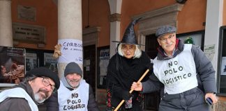 No polo logistico, flash mob della Befana: “Regione bocci definitivamente il progetto”