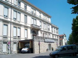 Castiglione, panico all’ospedale: tenta di derubare una ragazza, aggredisce i carabinieri. Fermato col Taser