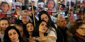 Ostaggi israeliani di Hamas, manifestazione dei familiari a cento giorni di prigionia