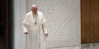 Papa: “Ho un problema, un po’ di bronchite”