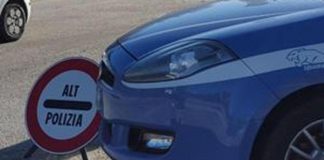 Roma, inseguimento sulla Colombo: feriti due agenti. Uomo in fuga investito da auto