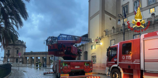 Palermo: Distacco intonaco edificio Tar