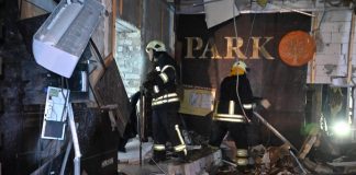 Ucraina, missili russi distruggono hotel a Kharkiv
