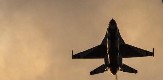 Caccia F-16 Usa si schianta al largo delle coste della Corea del Sud