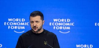 Ucraina, Zelensky a Davos: “Combattiamo Putin tutti insieme per pace globale”
