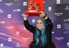 Sanremo 2024, Loredana Bertè vince il premio della critica Mia Martini: “Mimì, l’abbiamo portato a casa”