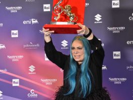 Sanremo 2024, Loredana Bertè vince il premio della critica Mia Martini: “Mimì, l’abbiamo portato a casa”