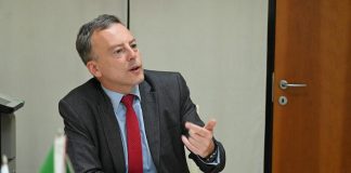 Ucraina, ambasciatore francese a Roma: “No piani invio truppe ma non si può escluderli. Bisogna essere credibili con Mosca”