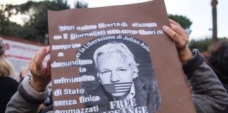 Julian Assange, oggi il verdetto sull’estradizione in Usa