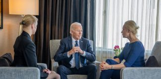 Navalny, Biden incontra la moglie e la figlia: “Eredità Alexei verrà portata avanti”