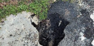 La pioggia riapre buche profonde sulle strade