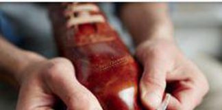 Mestieri: non solo scarpe, a lezione di creatività e imprenditorialità dal maestro calzolaio di Acilia