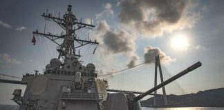 Raid Usa in Yemen contro obiettivi Houthi, nave da guerra abbatte droni e missile