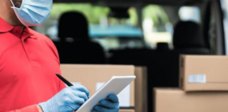 Tripoli, corriere si appoggia e il muretto gli crolla addosso: 22enne all’ospedale