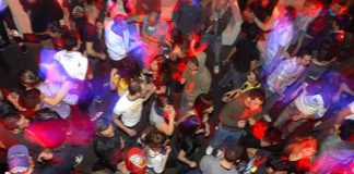 17enne aggredito con calci e pugni all’uscita dalla discoteca. Botte anche all’amico con lui