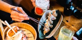 Non solo sushi-bar, ecco l’izakaya: cucina asiatica tra esperienza e condivisione