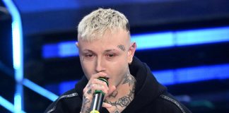 Sanremo, effetto fuori sync per Lazza: cosa è successo