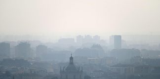 Smog ‘veleno’ per il cervello, più segni Alzheimer in chi vive in aree inquinate: lo studio
