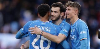 Napoli-Verona 2-1, Kvara regala i tre punti a Mazzarri