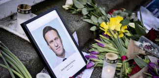 Navalny, alla fine tutti con Calenda: anche M5S e Lega alla fiaccolata bipartisan
