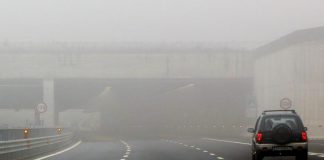 Incidenti sull’A1 per nebbia, chiuso il tratto Parma-Piacenza: code e traffico bloccato