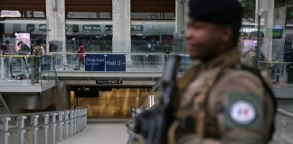 Parigi, tre accoltellati alla Gare de Lyon: arrestato uomo del Mali con patente italiana