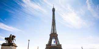 Francia, la Torre Eiffel chiusa per sciopero dei dipendenti