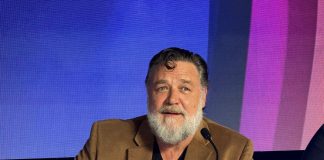 Sanremo 2024, Russell Crowe torna al festival da ‘italiano’: “Cerco casa”