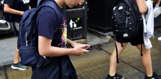 Scuola e stop cellulare in classe, esperto: “A 8-10 anni già tecnostressati”