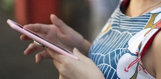 Controllo come segno d’amore e violenza in coppia, i dati choc sugli adolescenti