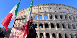 Trattori, la protesta arriva a Roma: due mezzi al Colosseo