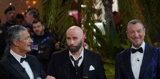 Polemica John Travolta a Sanremo 2024, Amadeus: “Nessun tranello, sapeva tutto”