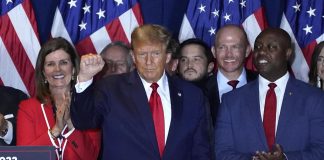 Trump stravince le primarie in Sud Carolina: “A novembre dirò a Biden ‘sei licenziato'”