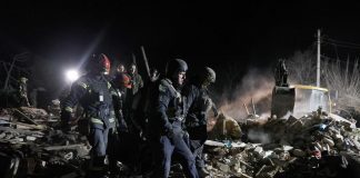 Ucraina, notte di raid russi: almeno 3 morti. “Abbattuto” un caccia di Mosca