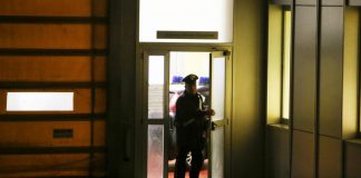 Insegnante accoltellata a scuola a Varese, arrestato lo studente