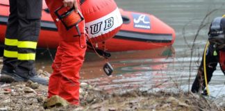 Donna uccisa a Padova, individuato furgone in fiume: potrebbe essere del marito