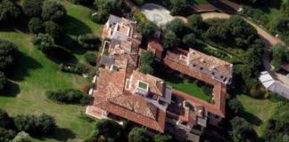Berluscini, in vendita la villa in Costa Smeralda: mezzo miliardo di euro per la Certosa