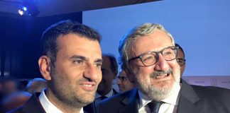 Non solo la foto di Decaro, quando il selfie è scomodo (e imparabile)