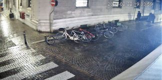 Abbandonano i rifiuti davanti ai citybin: 500 euro di multa a testa