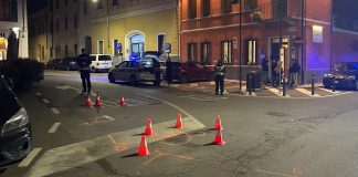 Anziano ciclista travolto da un’auto in città: è grave