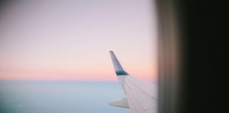 Partorisce su volo Amman-Londra, atterraggio d’emergenza a Brindisi: mamma e bimba stanno bene