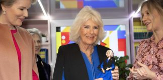 Camilla diventa una Barbie: “Ringiovanita di 50 anni”