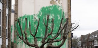 Banksy, nuovo murales a Londra: il messaggio ‘ecologista’ dello street artist
