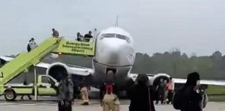 Boeing 737 Max fuori pista a Houston, passeggeri illesi – Video