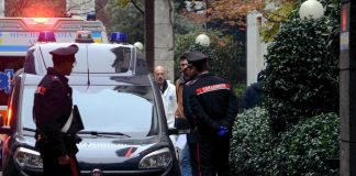 Tragedia a Secondigliano, si appartano in garage con auto accesa: fidanzatini uccisi dal monossido