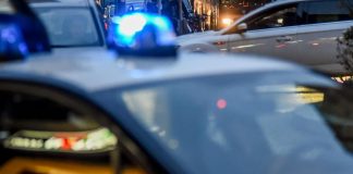 Droga, pistole e un mitragliatore: blitz e sequestri a Scampia